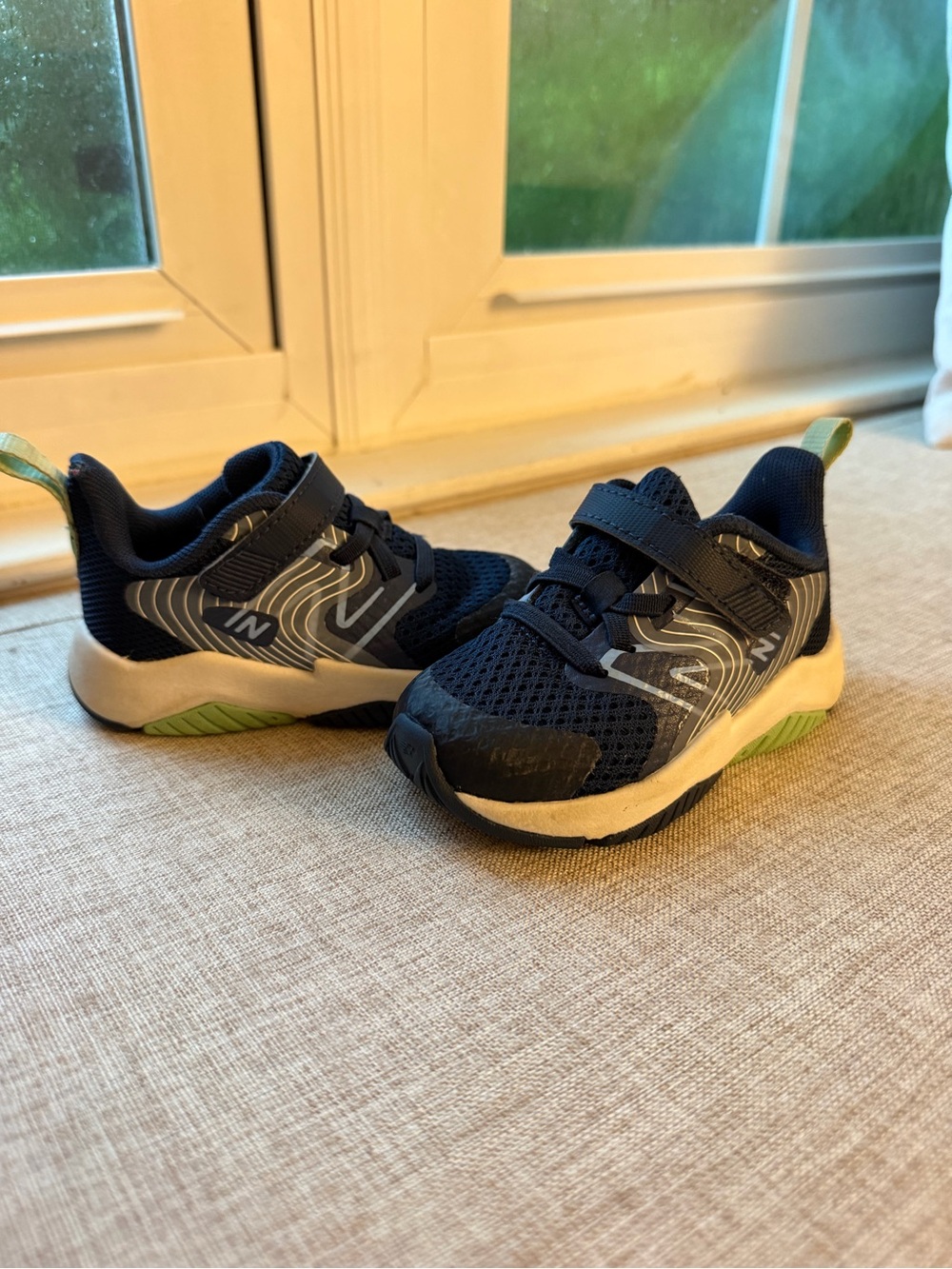 New Balance Kids Navy and Lime Hook-and-Loop Sneakers
